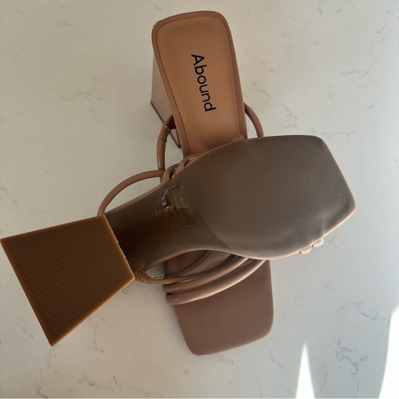 Abound Austyn Strappy Sandal in Tan size: 9 - Picture 5 of 5
